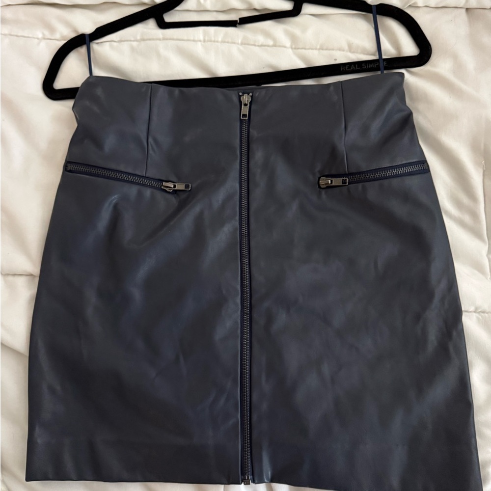 Romeo & Juliet Couture Black Pencil Skirt with Zipper Detail